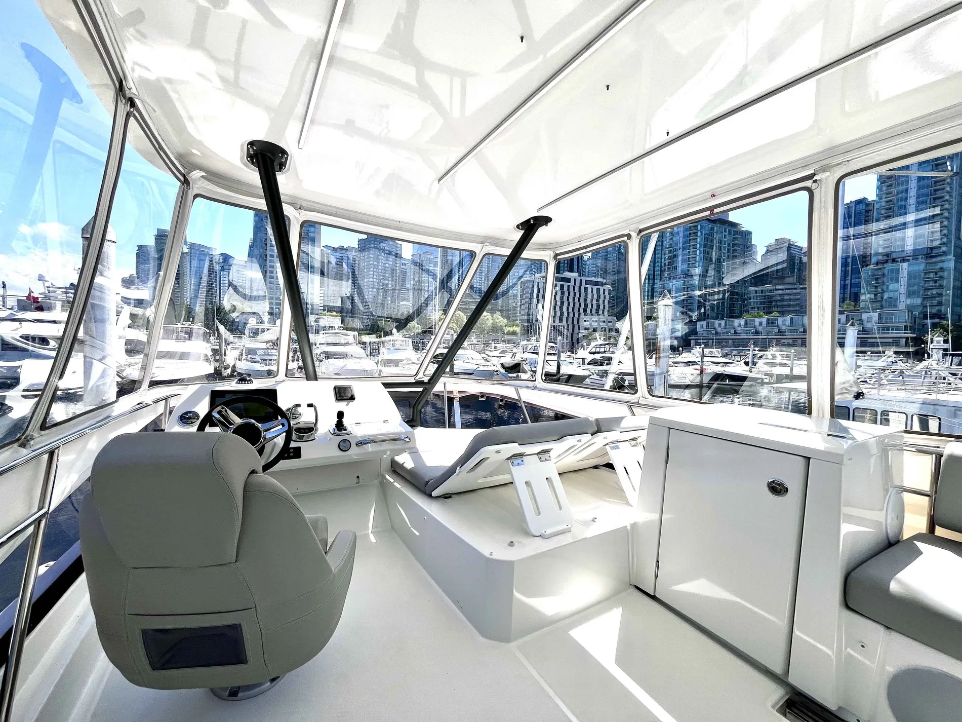 Pre-Owned 2023 Prestige yachts 420 Fly for Sale | Vancouver, BC | M&P Yacht Centre | 6321ea8375b08324ed185118