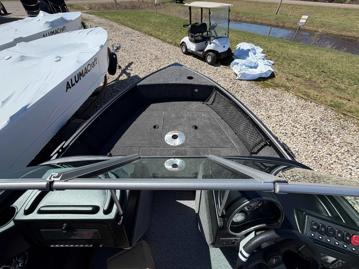 boat-carouselImage-image