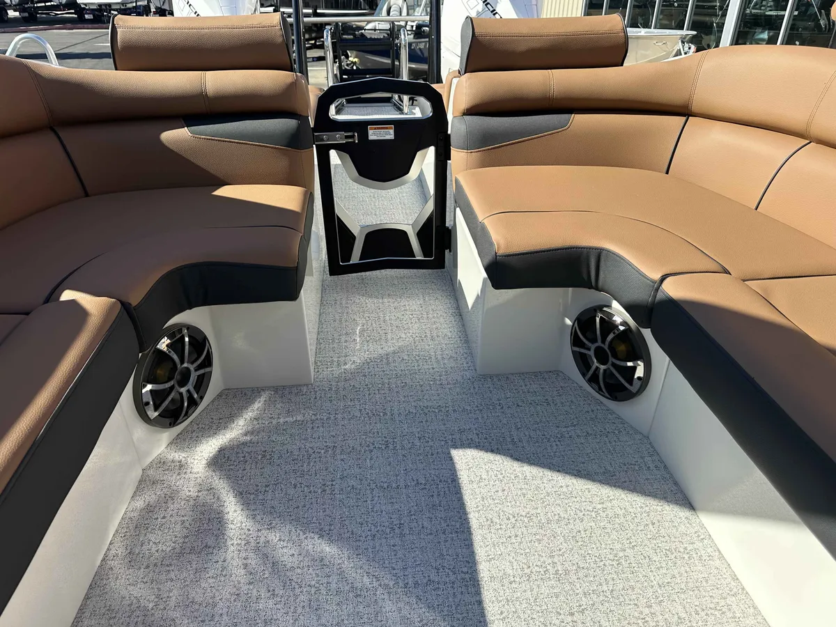 2026 South Bay 25 Sport SL9 DC w/ Arch-16