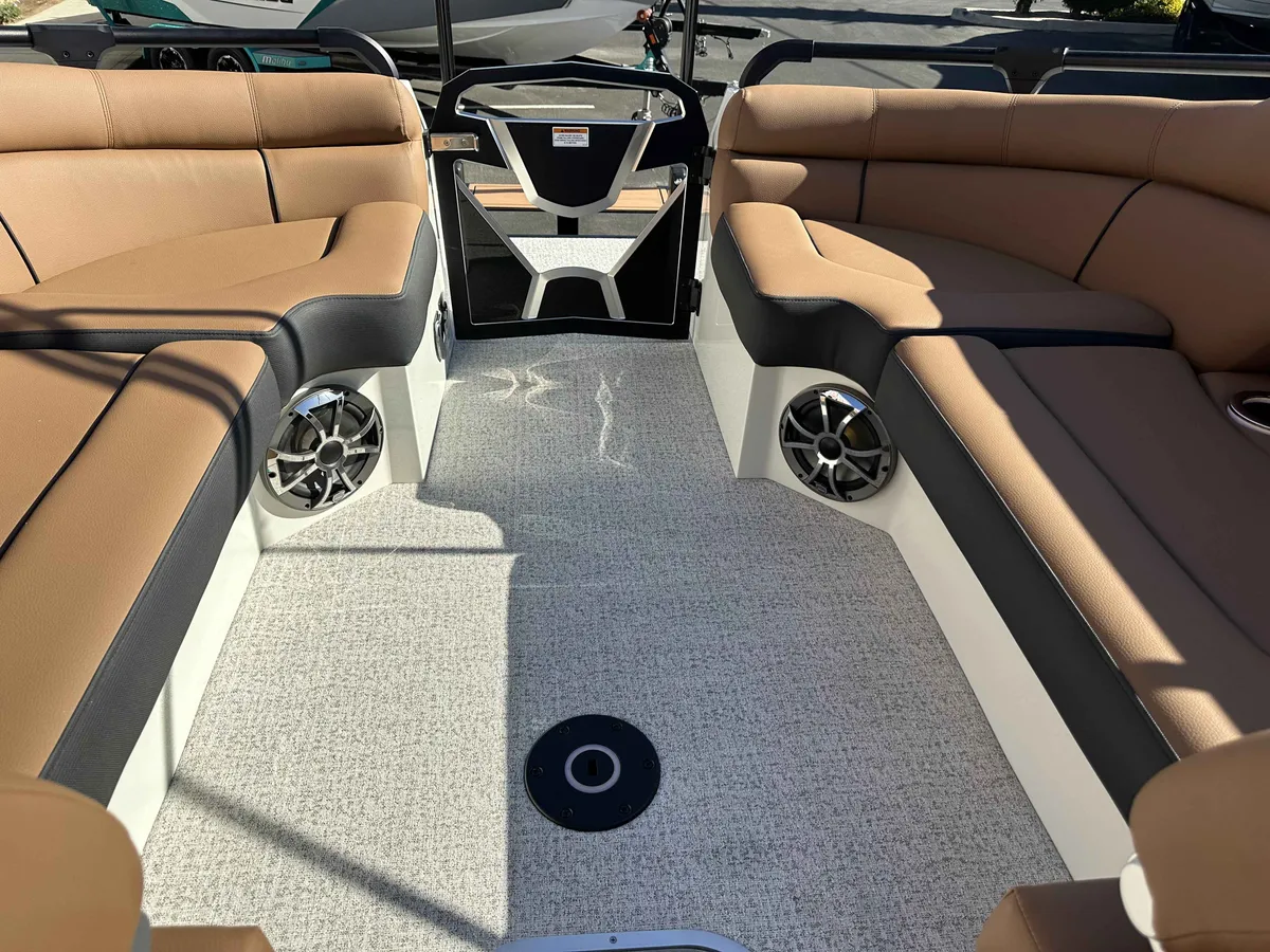 2026 South Bay 25 Sport SL9 DC w/ Arch-17