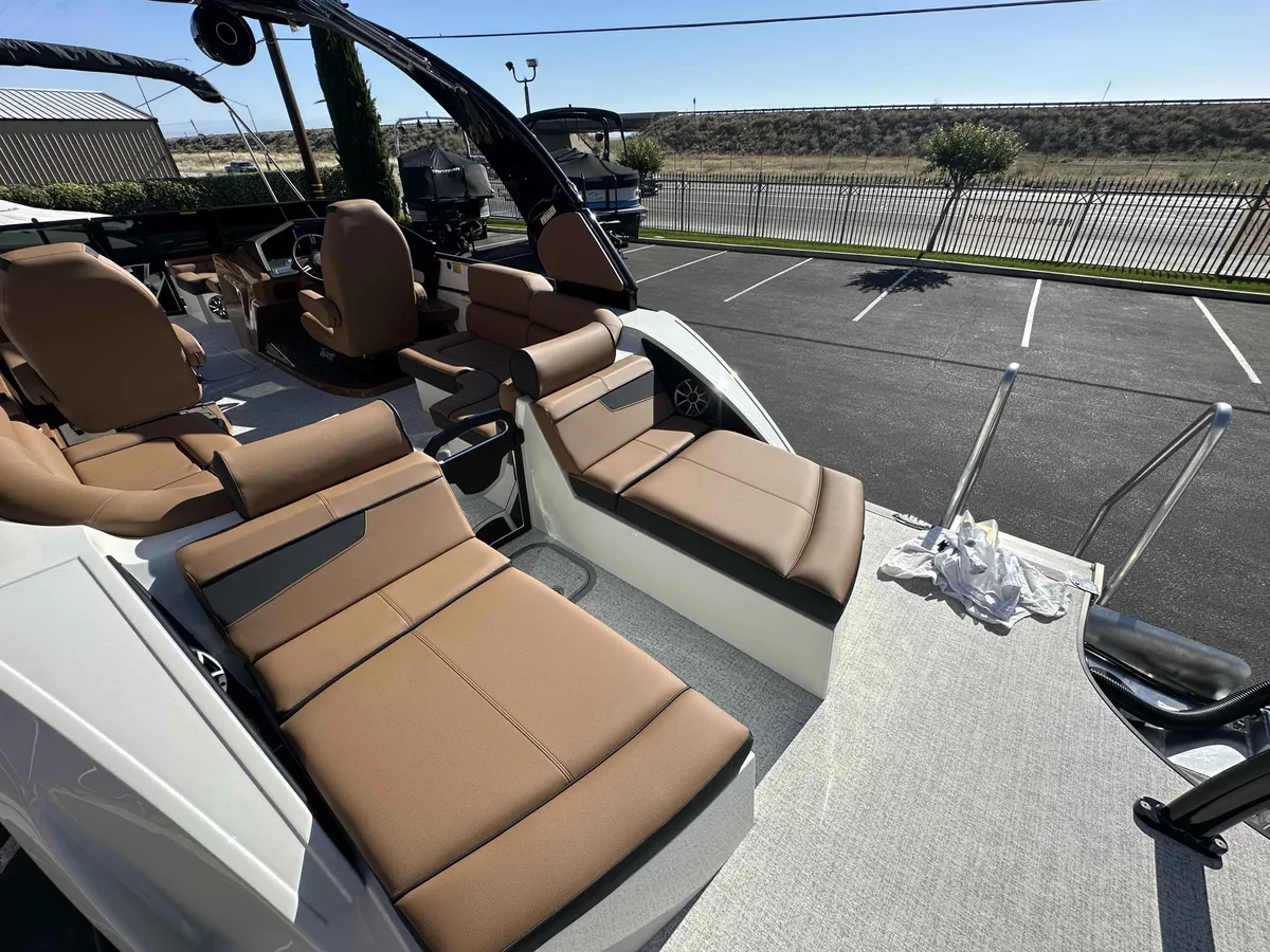 2026 South Bay 25 Sport SL9 DC w/ Arch-38