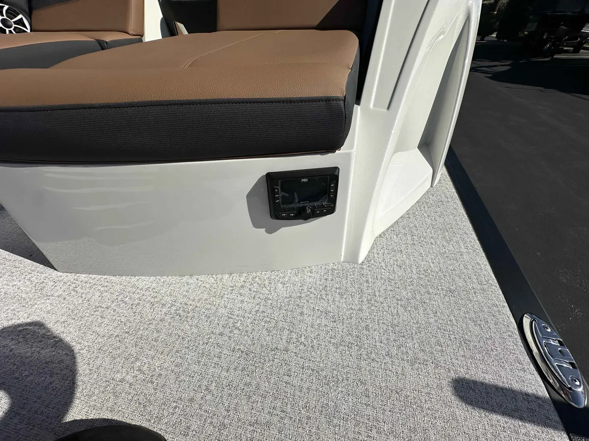 2026 South Bay 25 Sport SL9 DC w/ Arch-42