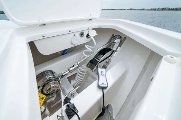 2027 Pursuit S 358 detail image 18