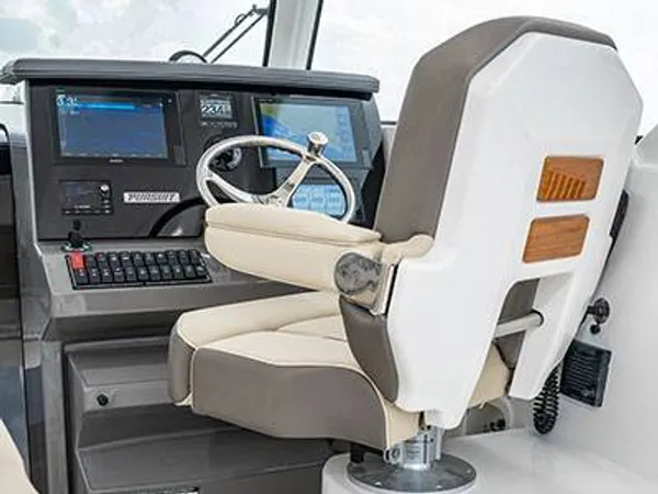 2027 Pursuit OS 355 detail image 10
