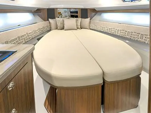 2027 Pursuit OS 355 detail image 15