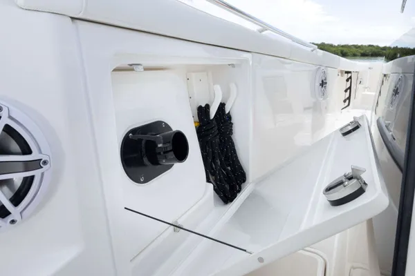 2027 Pursuit S 328 detail image 16