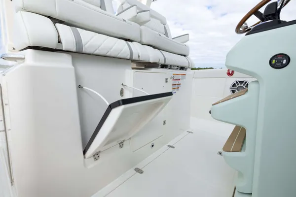 2027 Pursuit S 328 detail image 17