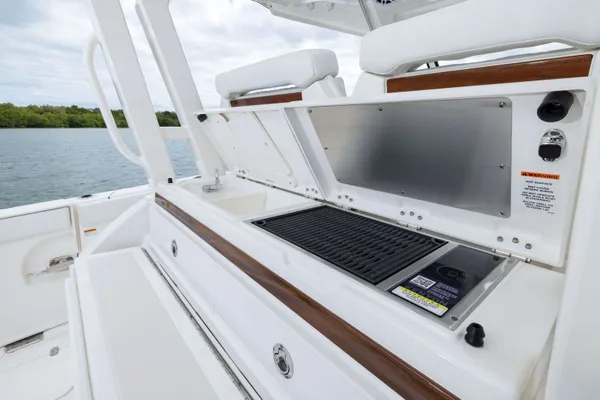 2027 Pursuit S 328 detail image 12