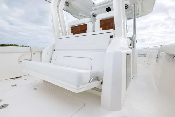 2027 Pursuit S 328 detail image 9