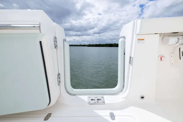 2027 Pursuit S 328 detail image 8