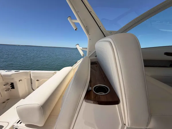 2026 Grady White EXPRESS 340 detail image 18