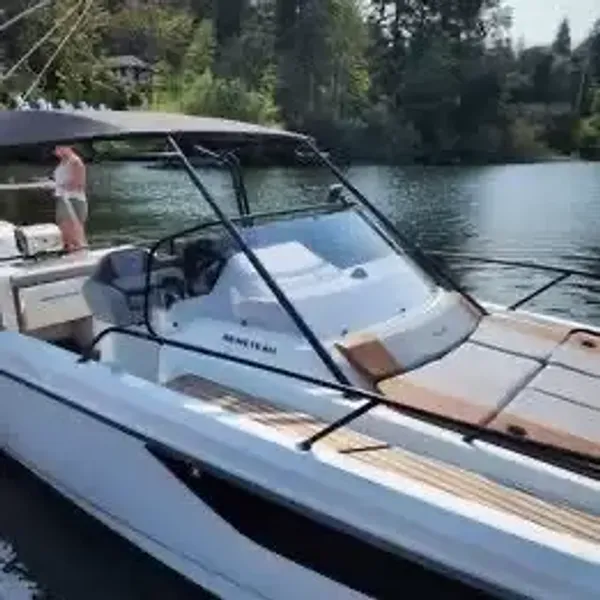 2023 Beneteau Flyer 8 Sundeck-5