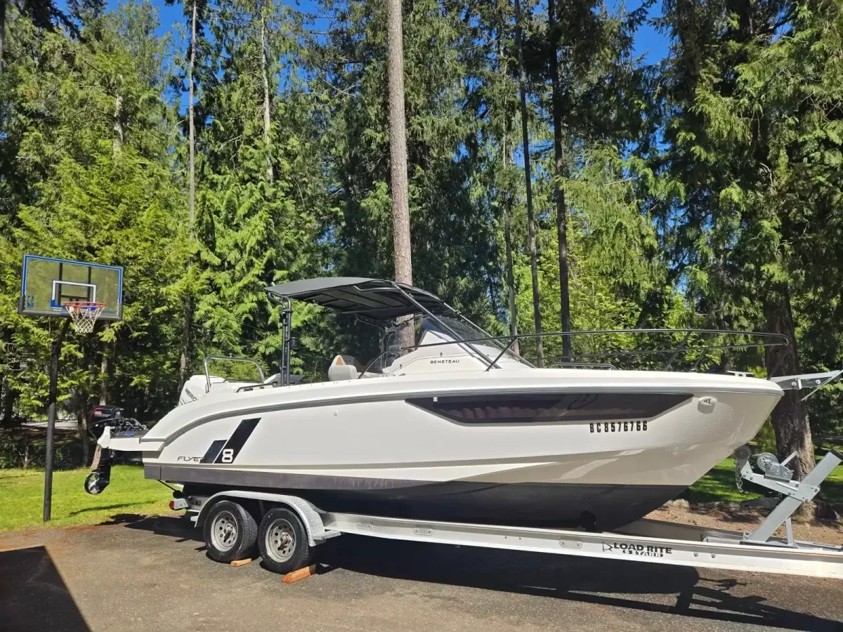 2023 Beneteau Flyer 8 Sundeck-4