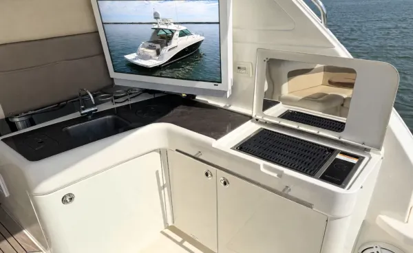 2013 Sea Ray 450 SUNDANCER detail image 19