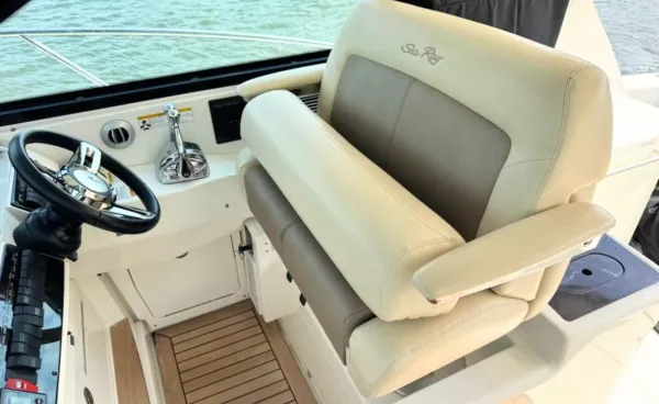 2013 Sea Ray 450 SUNDANCER detail image 25
