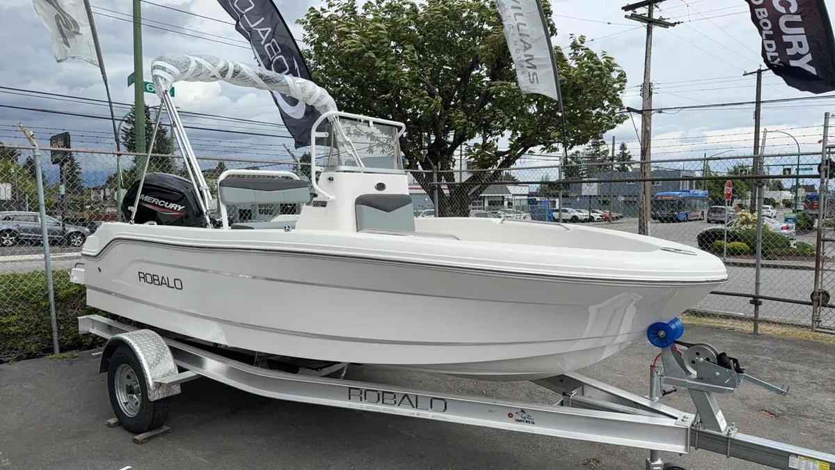 2026 Robalo R160-3