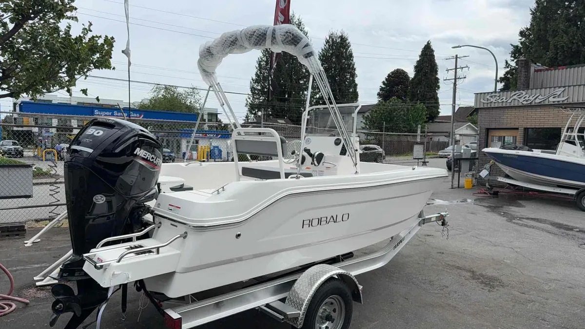 2026 Robalo R160-4