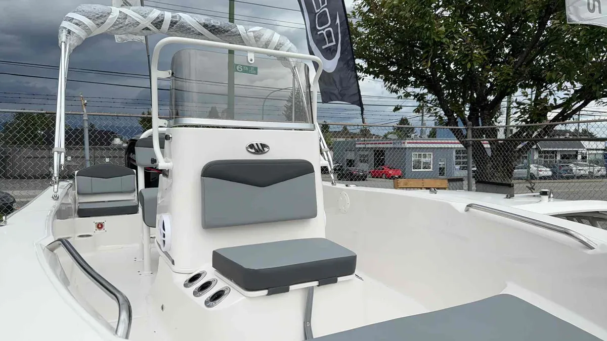 2026 Robalo R160-8
