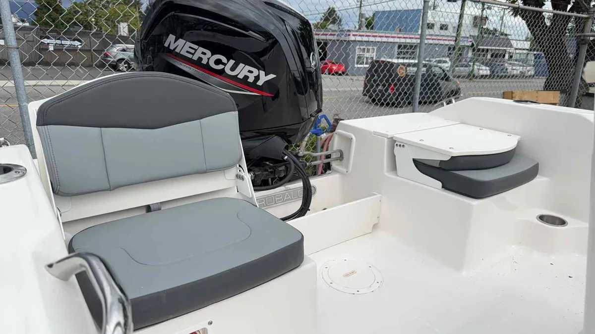 2026 Robalo R160-7