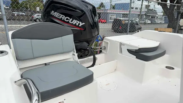 2026 Robalo R160-7