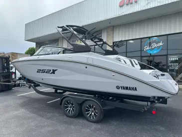 2026 Yamaha 252XE-7