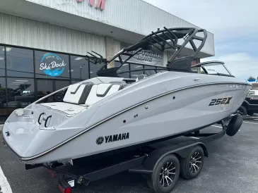 2026 Yamaha 252XE-3