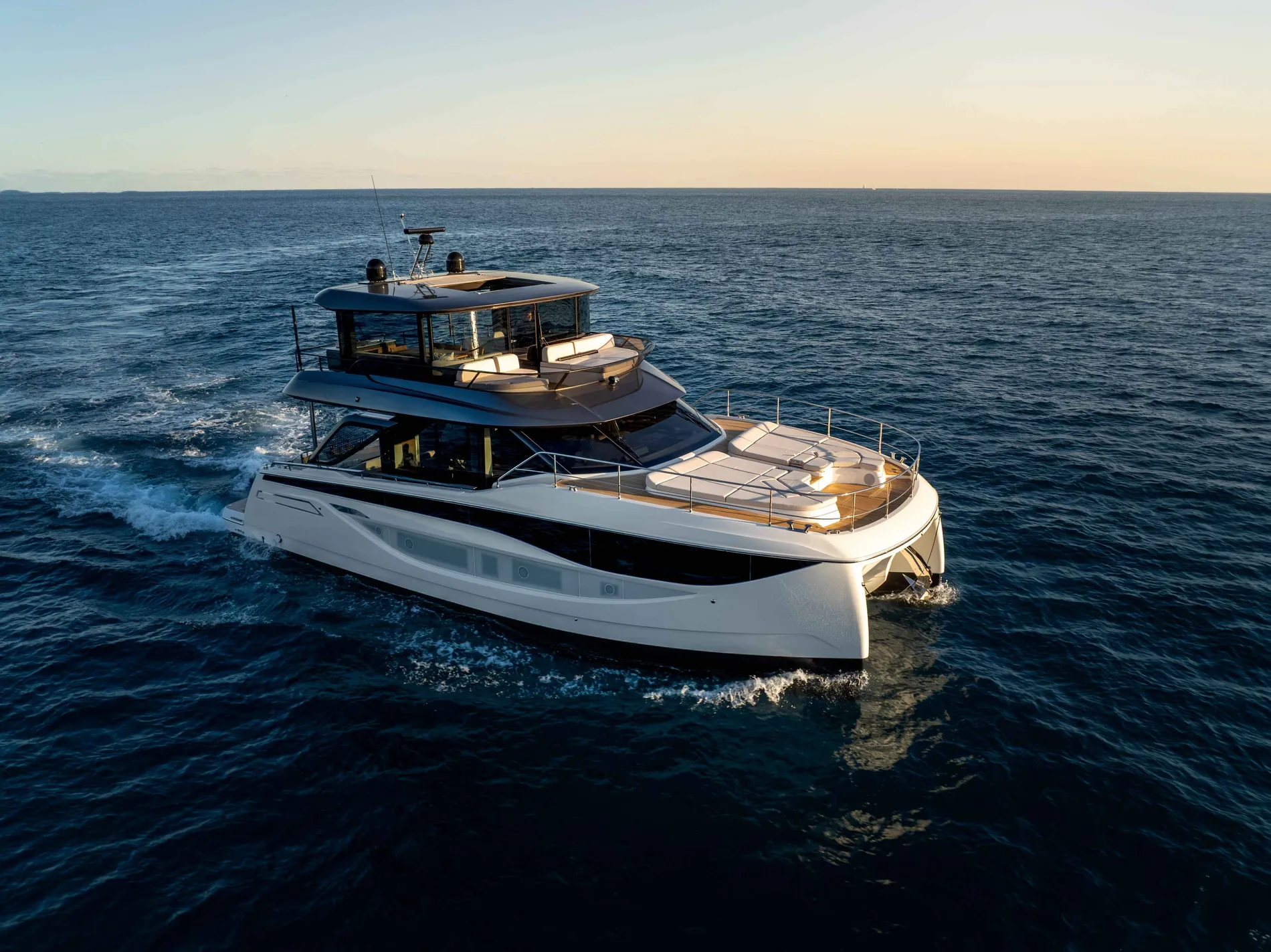 New 2027 Prestige M-LINE: M7 for Sale | Vancouver, BC | M&P Yacht Centre | 6909186960079a644f006a52