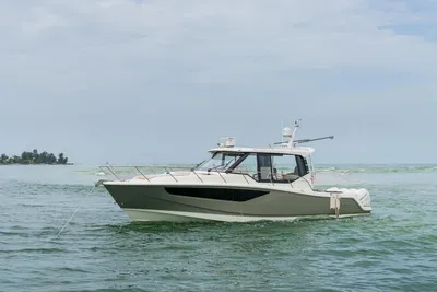 New 2027 Boston whaler 405 Conquest Pilothouse for Sale | Vancouver, BC | M&P Yacht Centre | 6a17d0f751d795aab70d935e