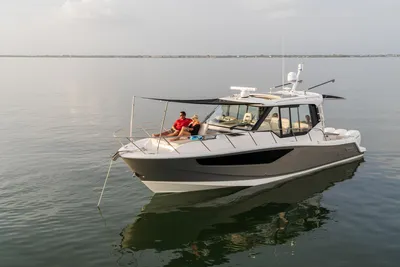 New 2027 Boston whaler 405 Conquest Pilothouse for Sale | Vancouver, BC | M&P Yacht Centre | 6a17d0f751d795aab70d935e