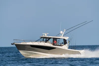 New 2027 Boston whaler 405 Conquest Pilothouse for Sale | Vancouver, BC | M&P Yacht Centre | 6a17d0f751d795aab70d935e