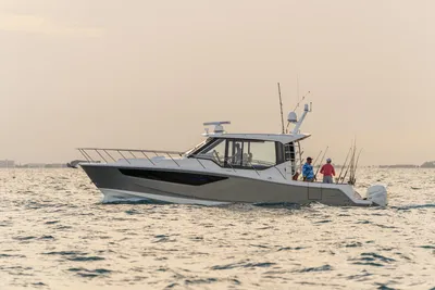 New 2027 Boston whaler 405 Conquest Pilothouse for Sale | Vancouver, BC | M&P Yacht Centre | 6a17d0f751d795aab70d935e