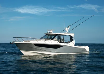 New 2027 Boston whaler 405 Conquest Pilothouse for Sale | Vancouver, BC | M&P Yacht Centre | 6a17d0f751d795aab70d935e