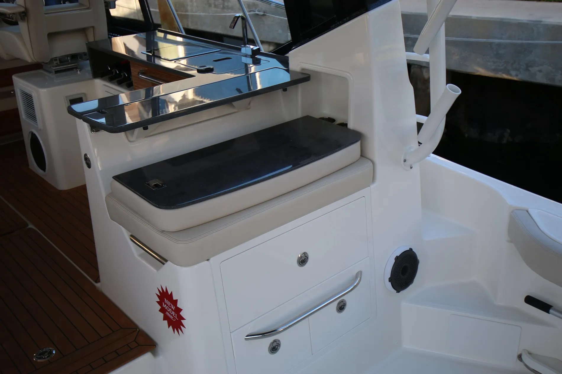 New 2027 Boston whaler 405 Conquest Pilothouse for Sale | Vancouver, BC | M&P Yacht Centre | 6a17d0f751d795aab70d935e