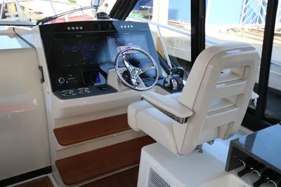 New 2027 Boston whaler 405 Conquest Pilothouse for Sale | Vancouver, BC | M&P Yacht Centre | 6a17d0f751d795aab70d935e