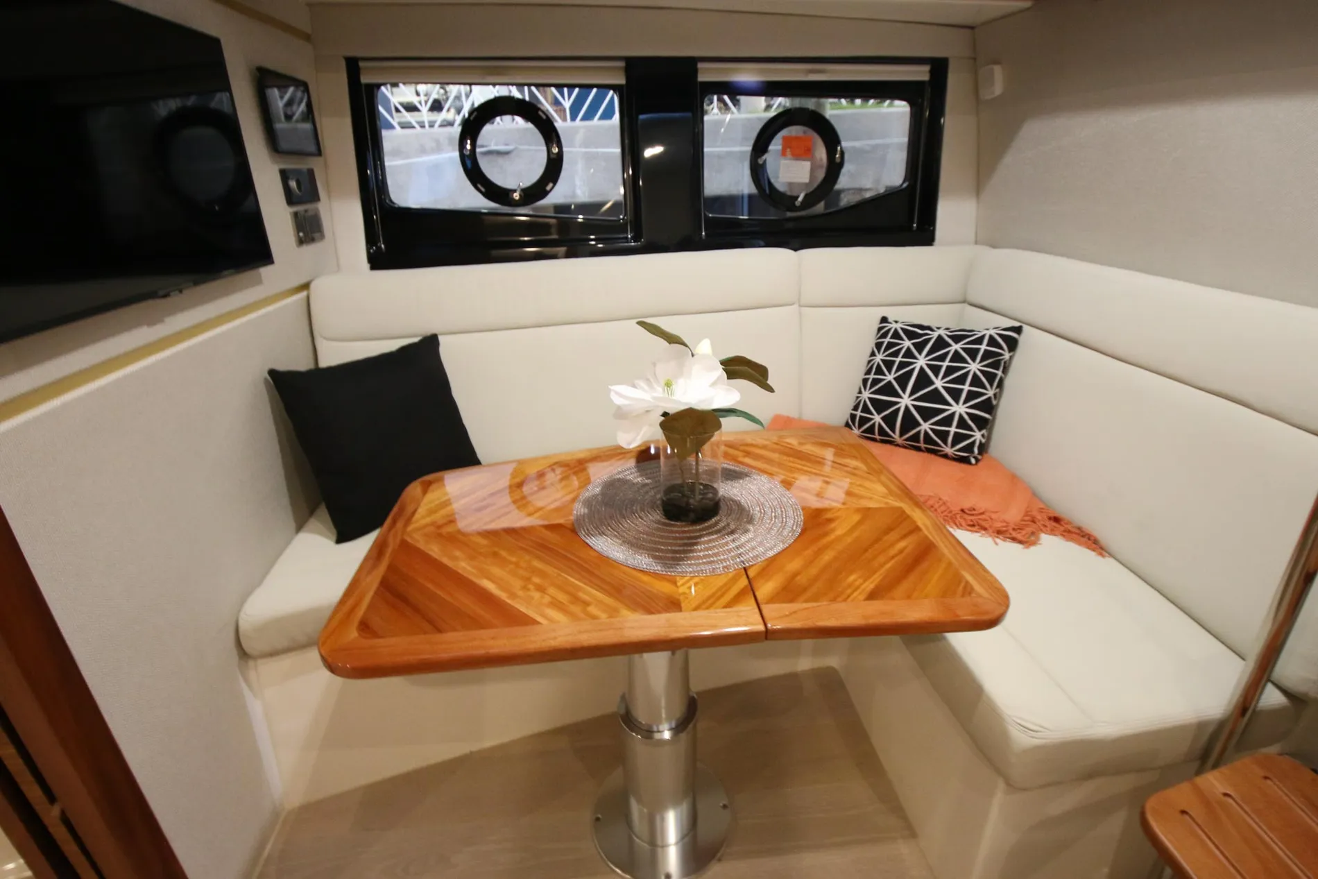 New 2027 Boston whaler 405 Conquest Pilothouse for Sale | Vancouver, BC | M&P Yacht Centre | 6a17d0f751d795aab70d935e