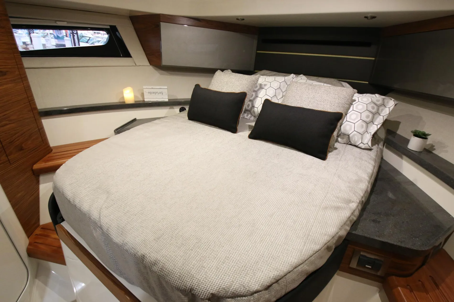 New 2027 Boston whaler 405 Conquest Pilothouse for Sale | Vancouver, BC | M&P Yacht Centre | 6a17d0f751d795aab70d935e