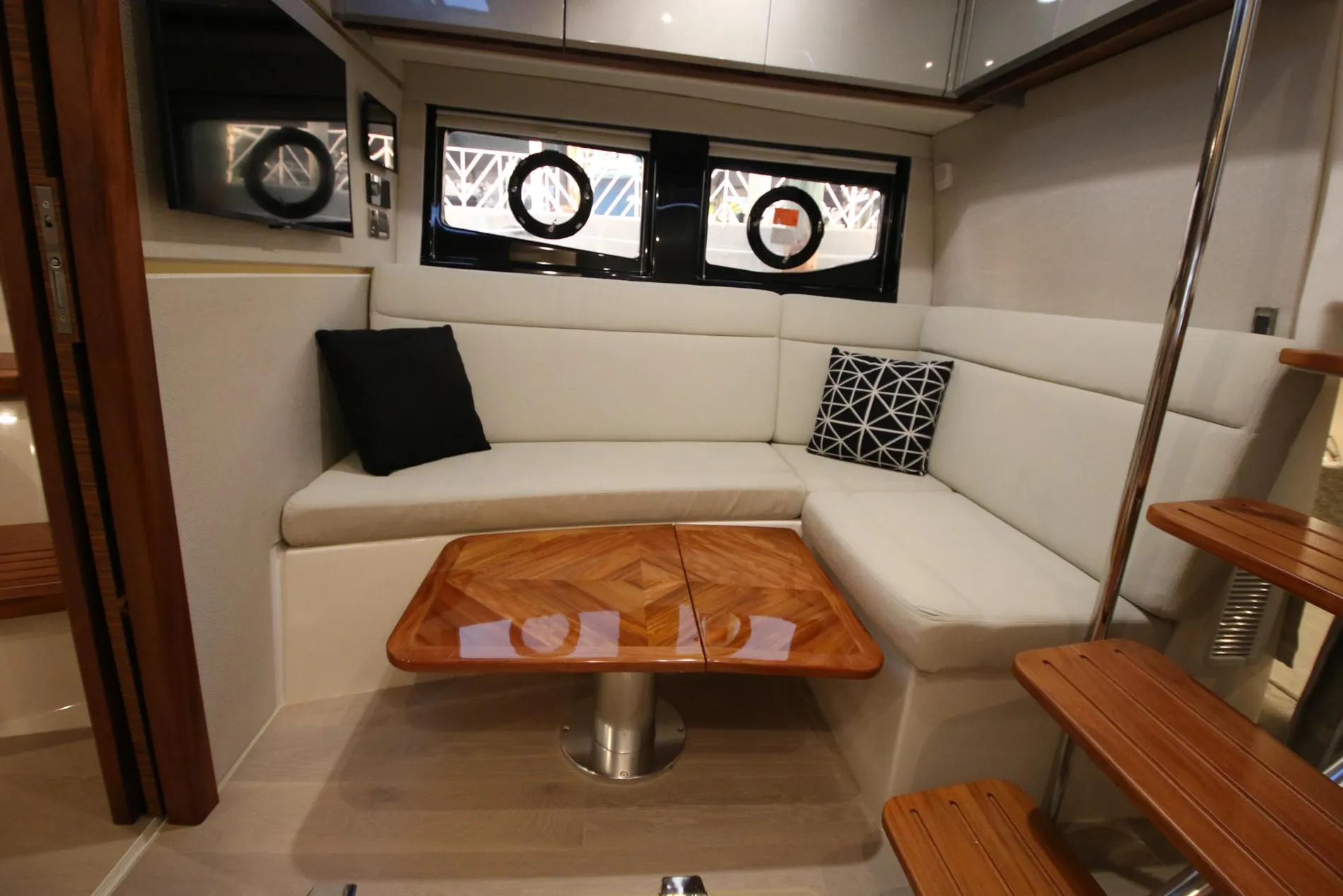 New 2027 Boston whaler 405 Conquest Pilothouse for Sale | Vancouver, BC | M&P Yacht Centre | 6a17d0f751d795aab70d935e