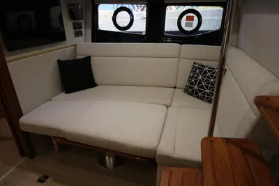 New 2027 Boston whaler 405 Conquest Pilothouse for Sale | Vancouver, BC | M&P Yacht Centre | 6a17d0f751d795aab70d935e