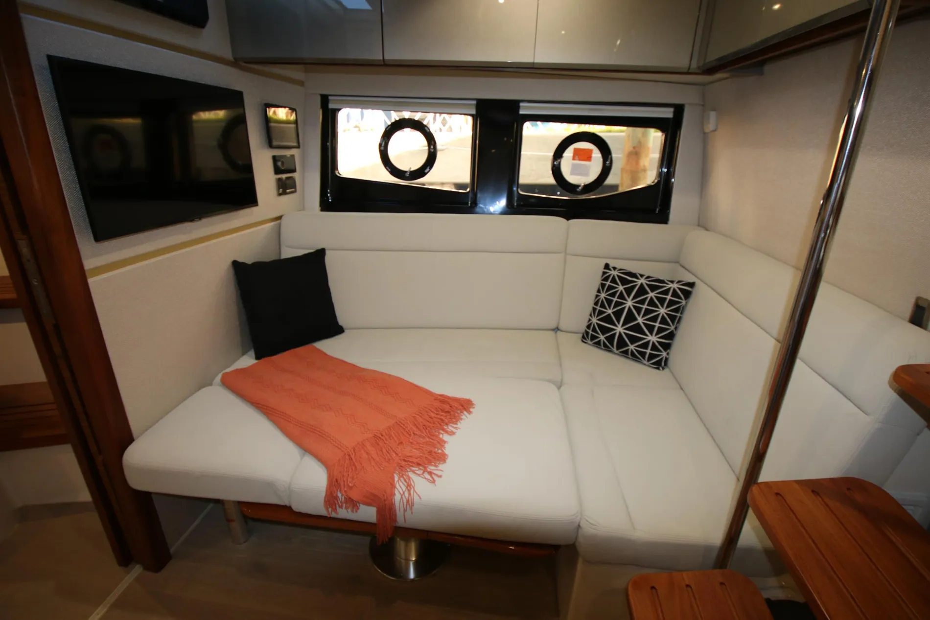 New 2027 Boston whaler 405 Conquest Pilothouse for Sale | Vancouver, BC | M&P Yacht Centre | 6a17d0f751d795aab70d935e