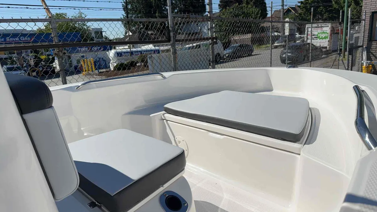 2026 Robalo R160-2