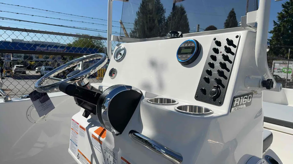 2026 Robalo R160-4