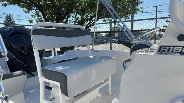 2026 Robalo R160-3