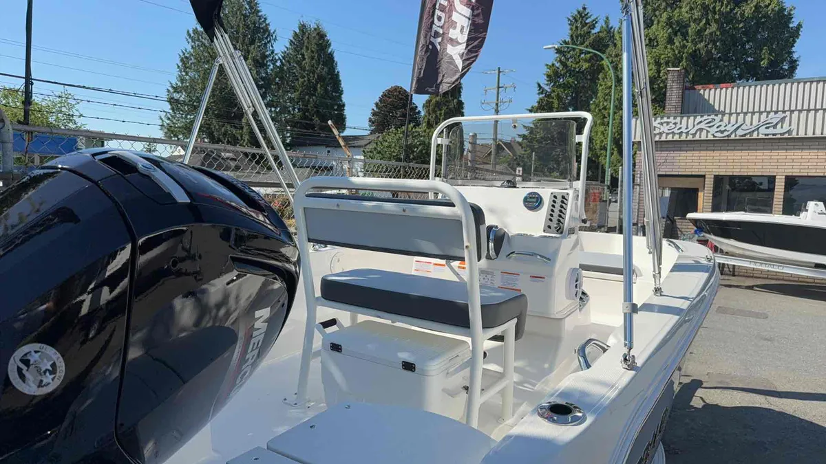 2026 Robalo R160-7