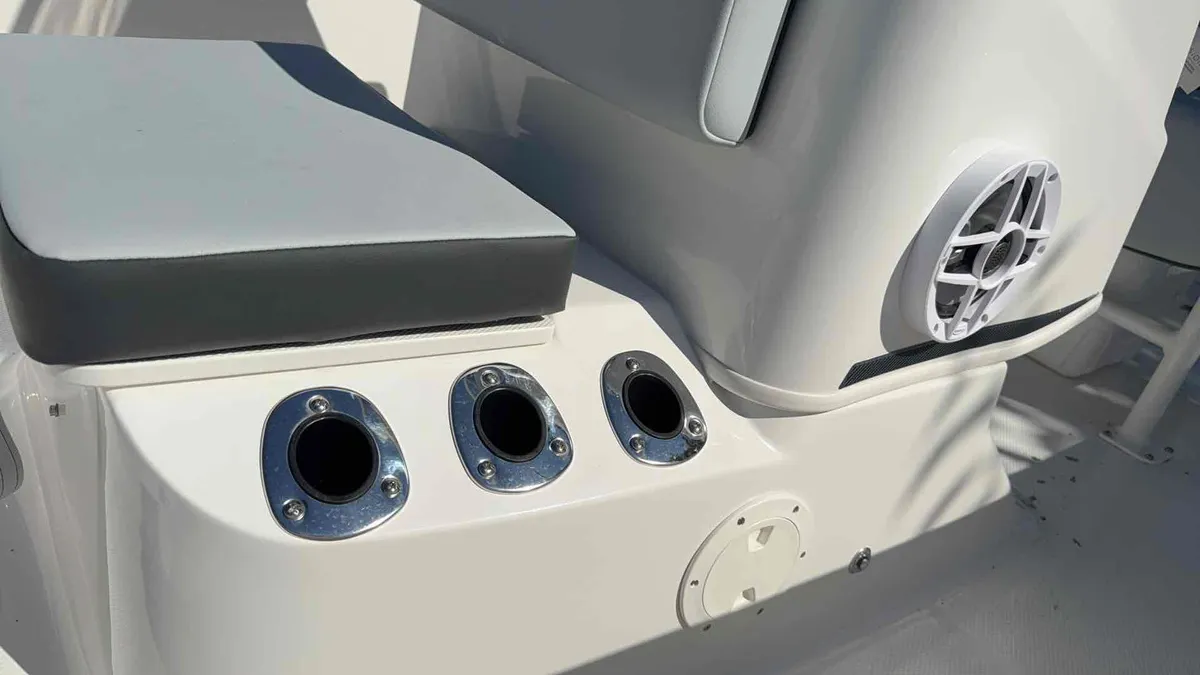 2026 Robalo R160-10
