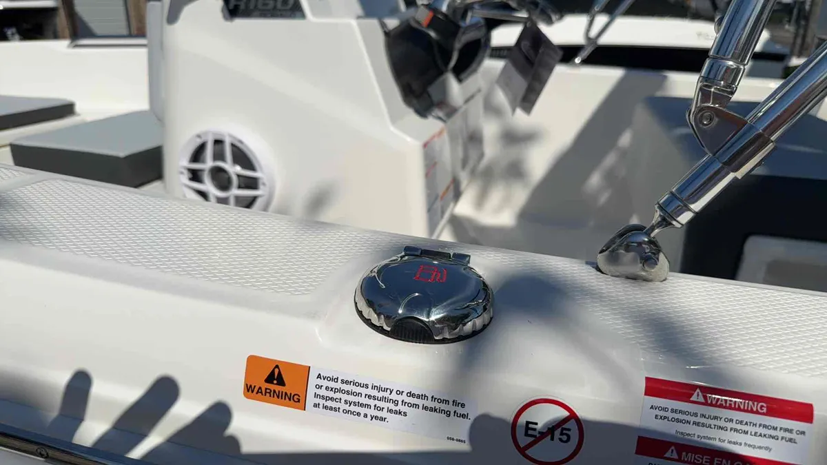 2026 Robalo R160-9