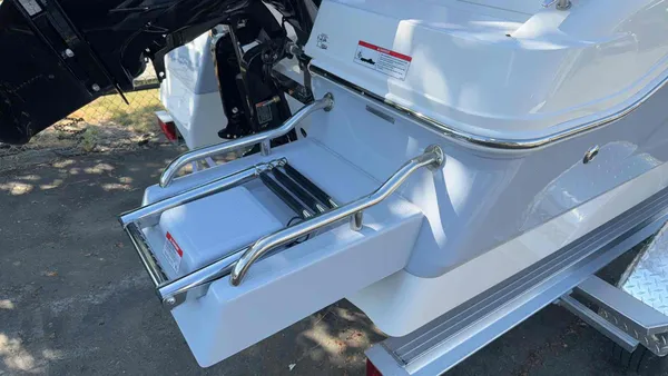 2026 Robalo R160-8