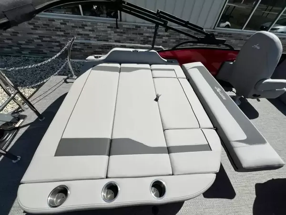 boat-carouselImage-image