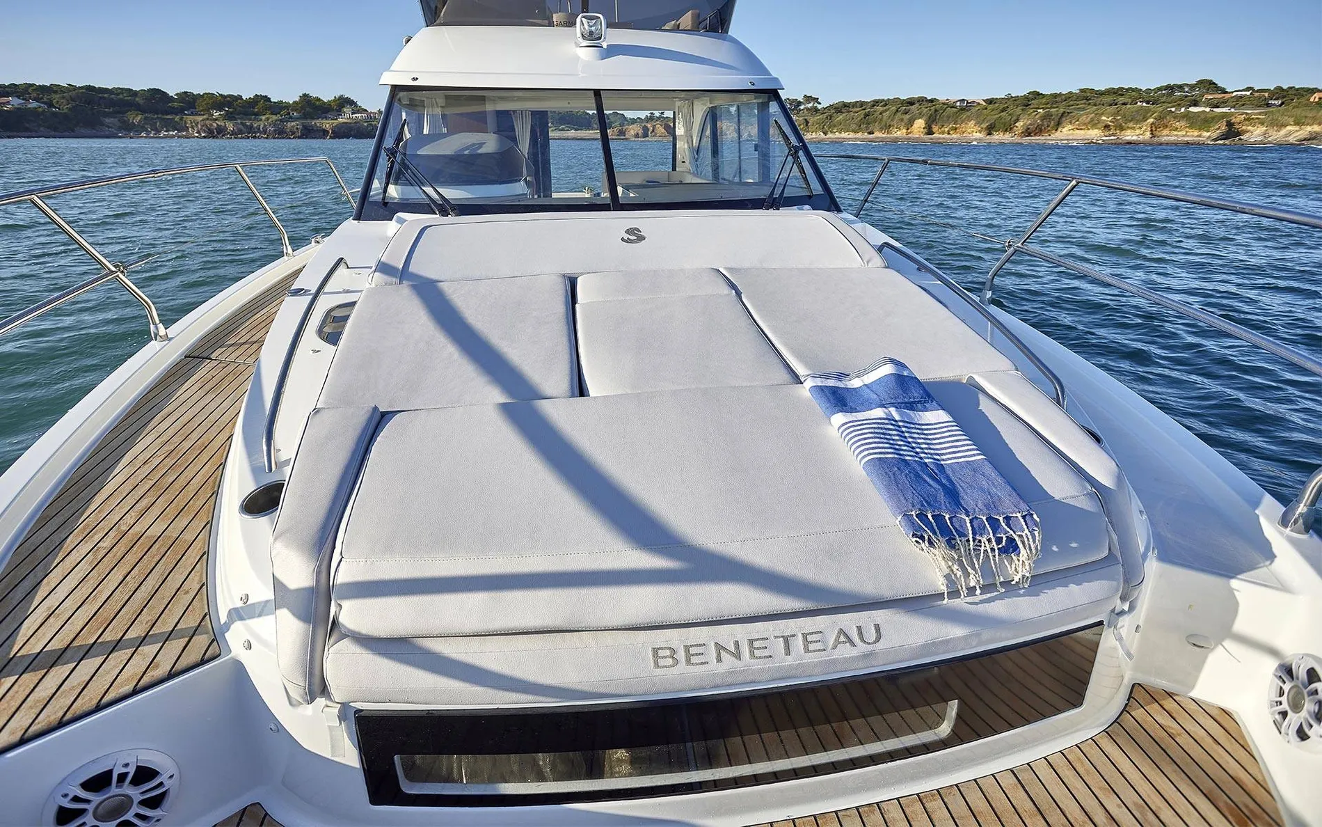 New 2027 Beneteau Antares 12 Fly for Sale | Vancouver, BC | M&P Yacht Centre | 6a2113ea04184cd2fb073519