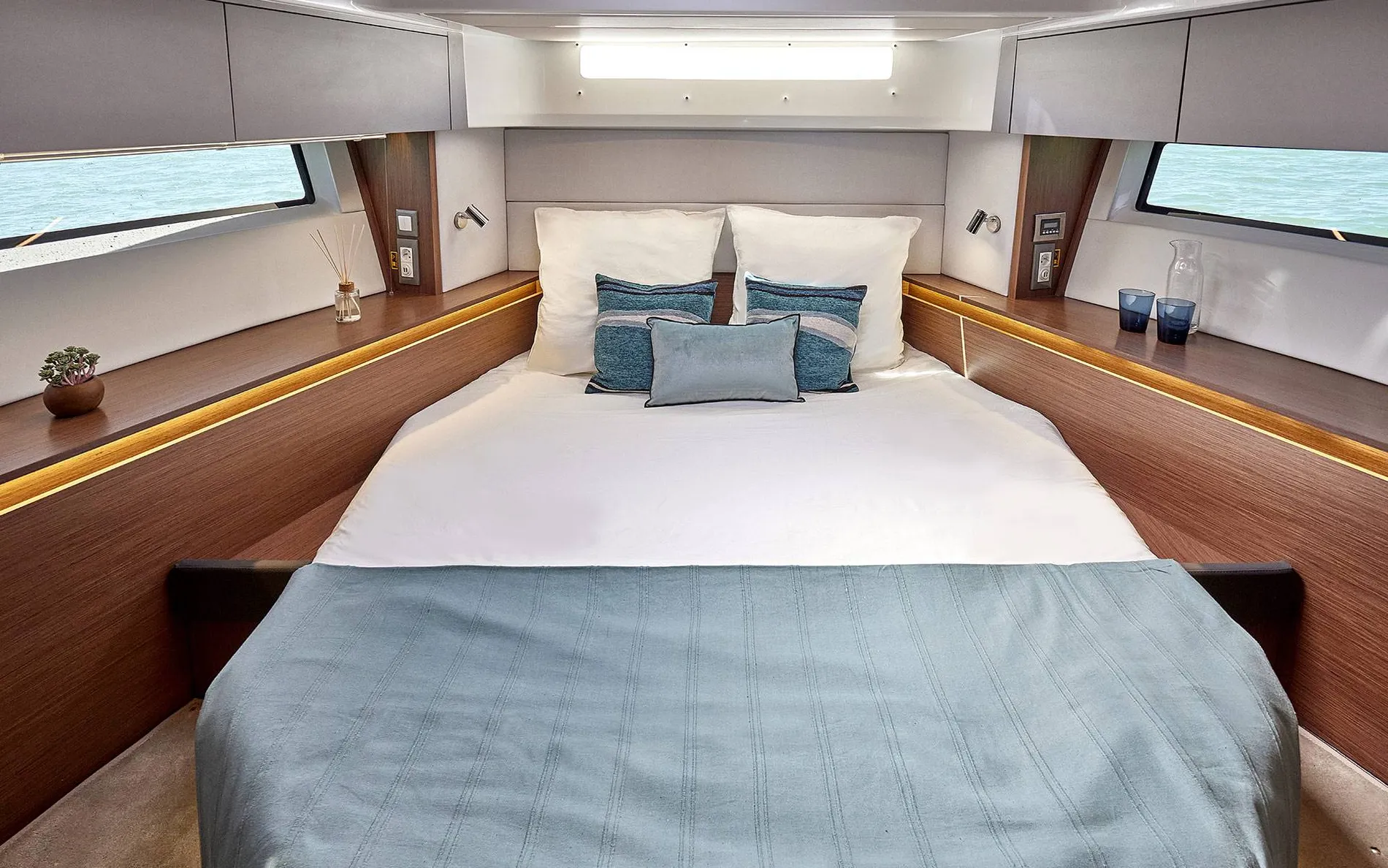 New 2027 Beneteau Antares 12 Fly for Sale | Vancouver, BC | M&P Yacht Centre | 6a2113ea04184cd2fb073519