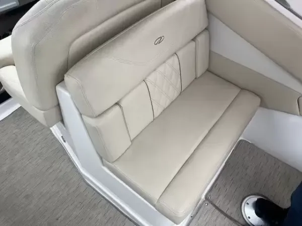2018 Regal 28 EXPRESS detail image 6